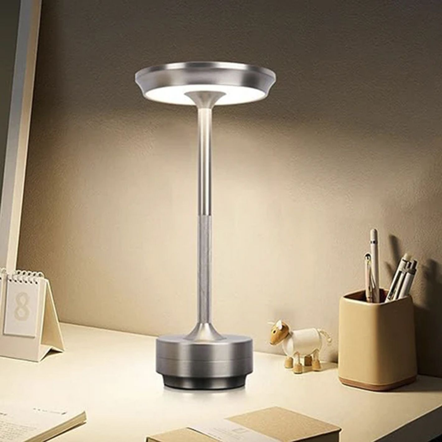 AmiGlow Laddningsbar Trådlös LED Bordslampa | Veska Silver