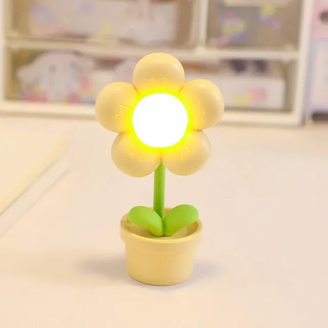 BloomAura – Elegant Petite Blomsterbordslampa för Mjuk Belysning | Veska Gul