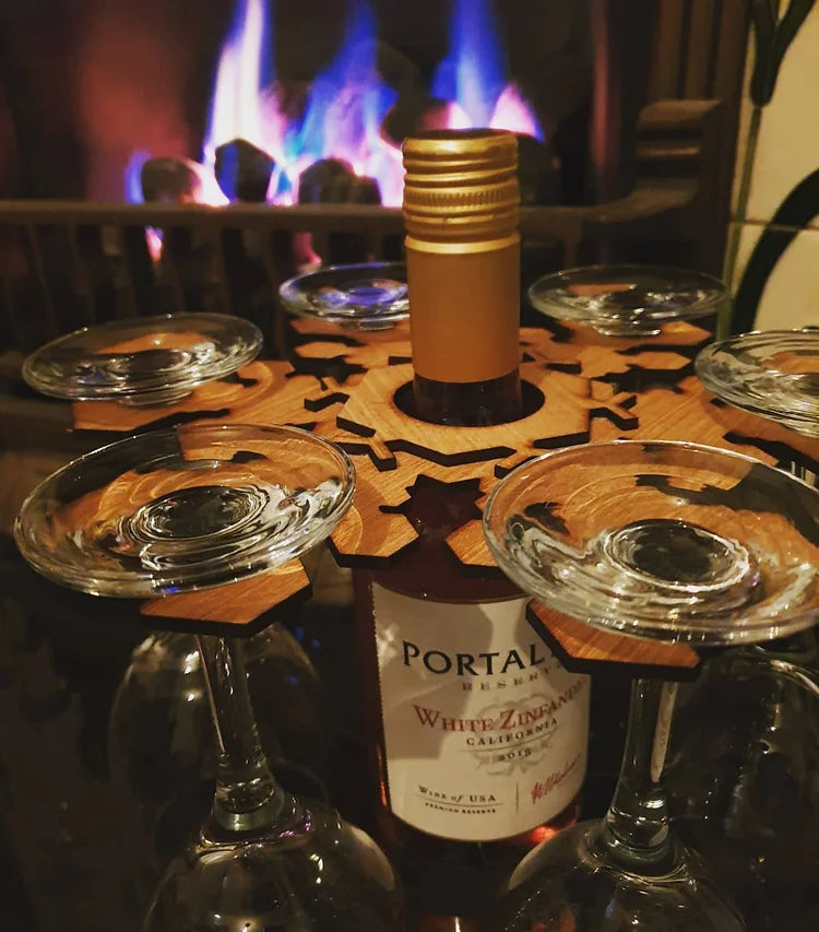 charmig vinrack i snöflingedesign | Veska