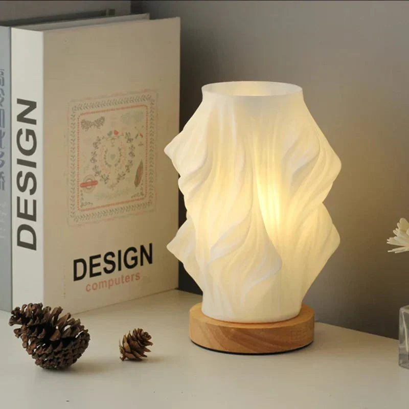 Designer LED bordslampa med mjukt ljus för mysiga interiörer | Veska Moln