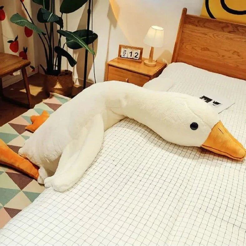 Giant Goose Cushion | Veska Gul Näbb