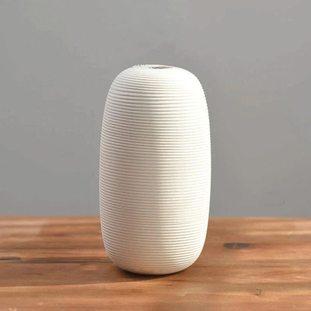 Handgjord keramikvas Veskaanche, elegant vit dekoration med ring skulptur | Veska Liten oval vas
