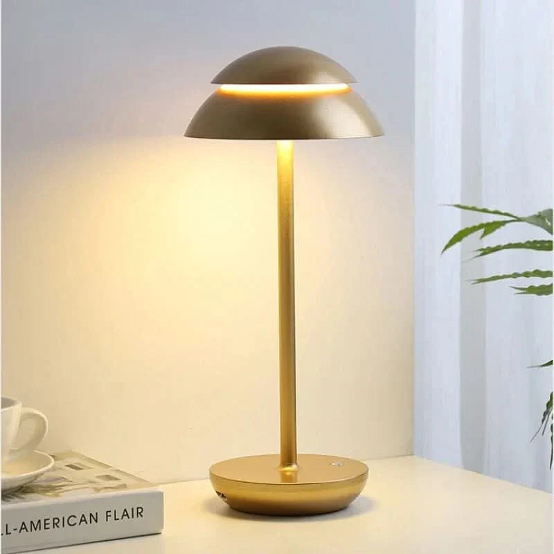 Luminous Prestige Bordslampa – Trådlös Skandinavisk LED-lampa | Veska Guld