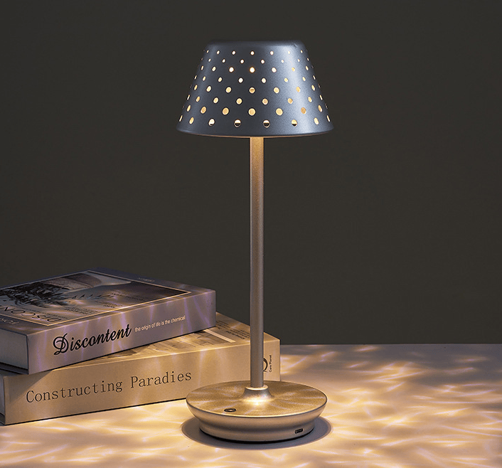 LuxeGlow – Bärbar LED Bordslampa för Moderna Interiörer Veska Silversilver
