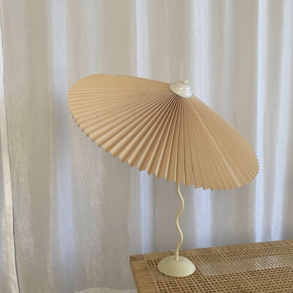 Squiggle Umbrella Table Lamp – Modern Twirl Design med kromfinish | Veska Crème Vit