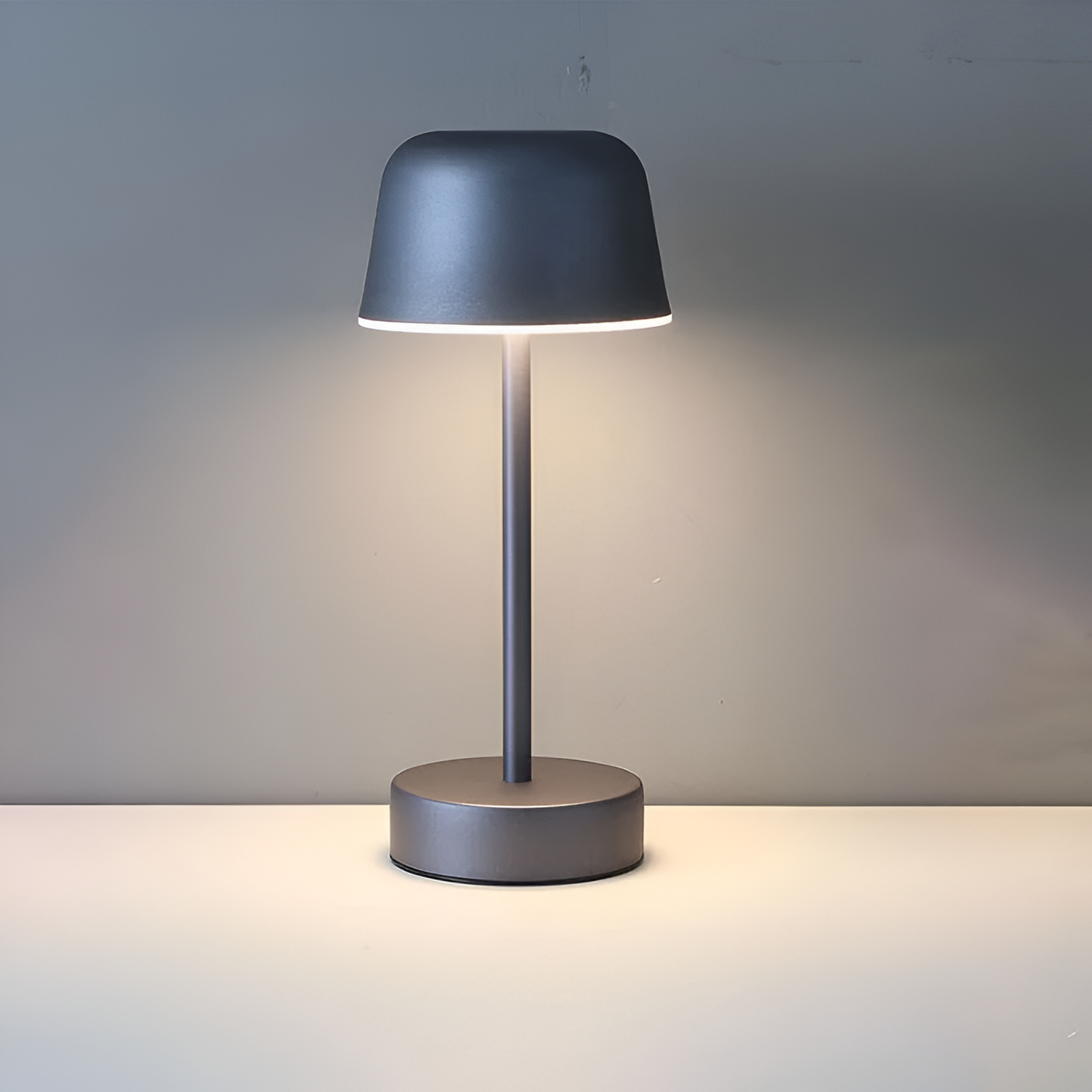 Trådlös LED Bordslampa i Retrodesign | Veska Mörkgrå