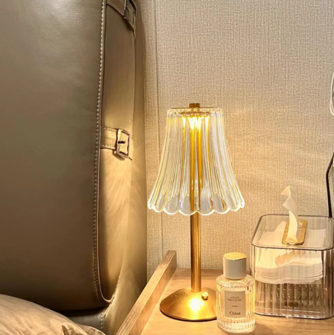 Uppladdningsbar USB LED Bordslampa i Retrodesign | Veska