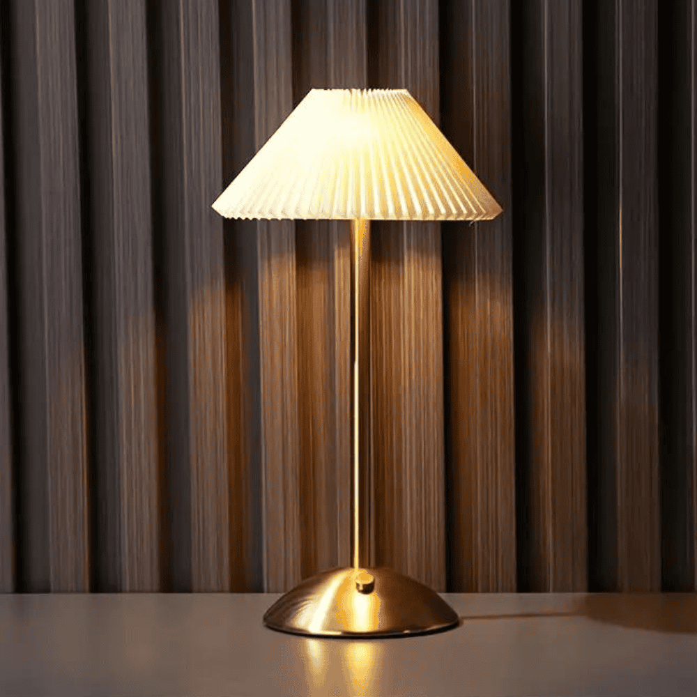 Veska | AuraGlow - Stilren Trådlös Laddningsbar Bordslampa Beige