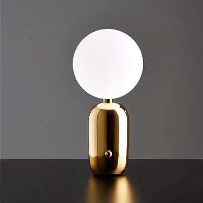 Veska | Skandinavisk Lyx Bordslampa: WinterGlo Belysning med Stil Guld