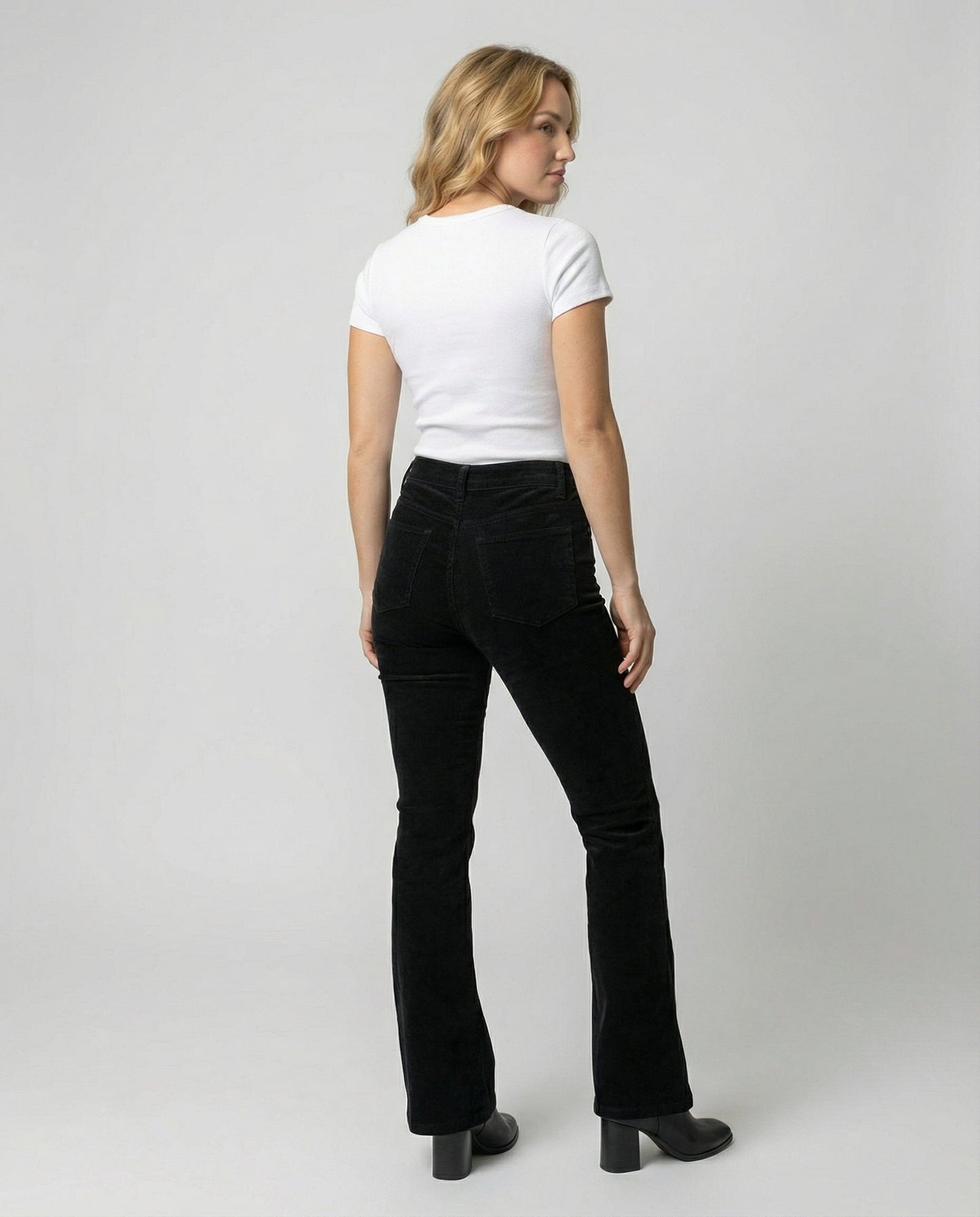 Veska | Cord Flared Byxor för Dam | Mjuk Passform och Elegant Silhuett