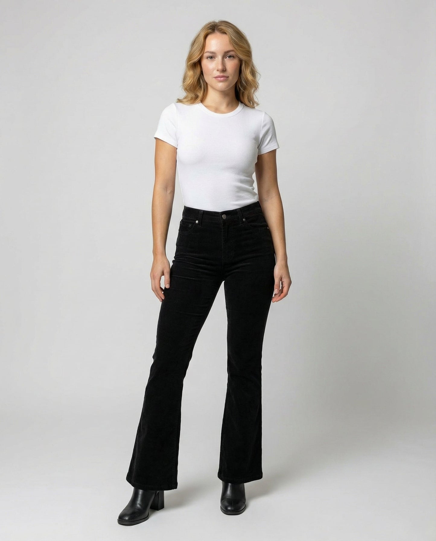 Veska | Cord Flared Byxor för Dam | Mjuk Passform och Elegant Silhuett