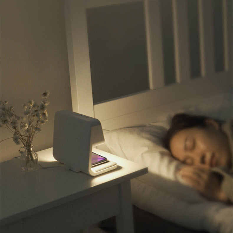 3-i-1 Sänglampa med Trådlös Laddare – LCD Väckarklocka & Touch Dimmbar LED Bordslampa | Veska