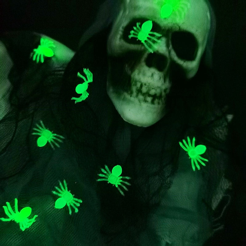 50Pcs Luminösa Glödande Spindlar Halloween Dekoration | Veska