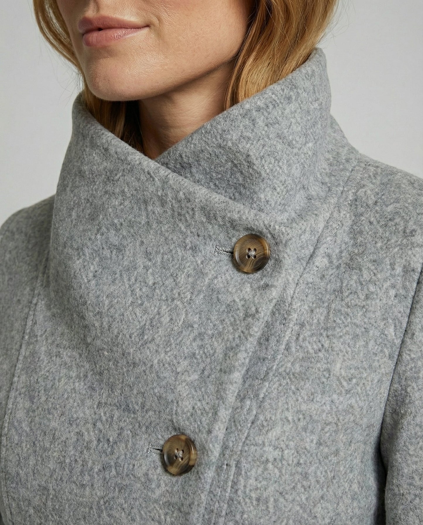 Veska | Elegant Vinterkappa för Dam | Lång Skärning och Värmande Komfort