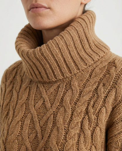 Veska | Stickad Vinterklänning för Dam | Värmande Komfort och Elegant Stil