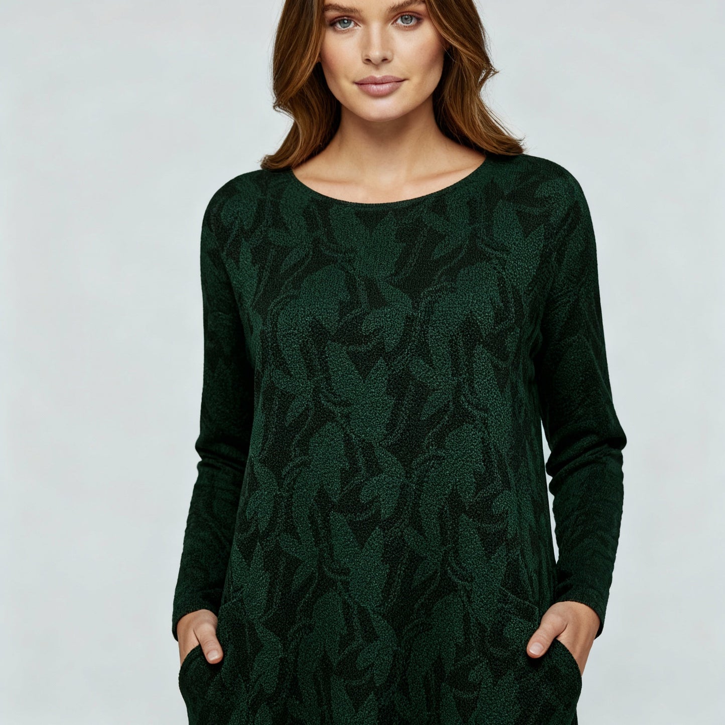 Veska | Mönstrad Vinterklänning för Dam | Elegant Design med Värmande Komfort