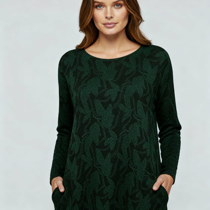 Veska | Mönstrad Vinterklänning för Dam | Elegant Design med Värmande Komfort