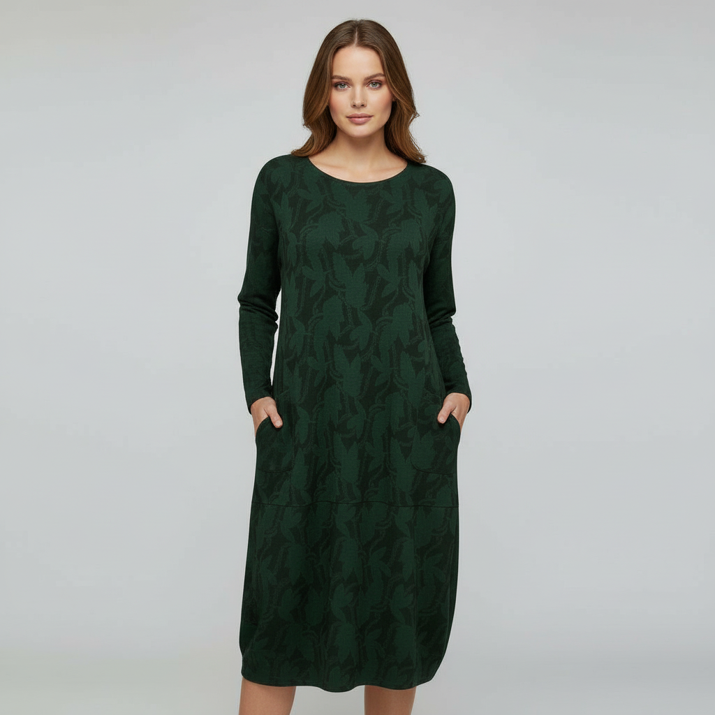 Veska | Mönstrad Vinterklänning för Dam | Elegant Design med Värmande Komfort