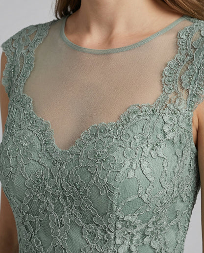 Veska | Elegant Aftonklänning med Spets | Ankellång Design för Fest