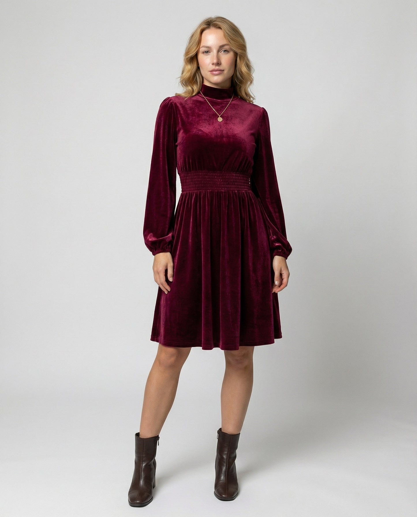 Veska | Sammetsklänning för Dam | Elegant Snitt med Långa Ärmar