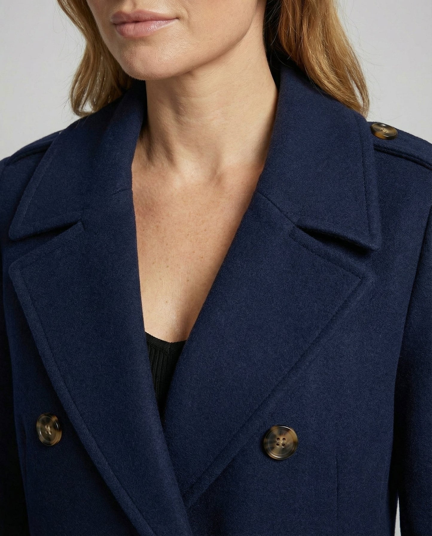 Veska | Ullkappa för Dam | Dubbelknäppt Design med Hög Krage