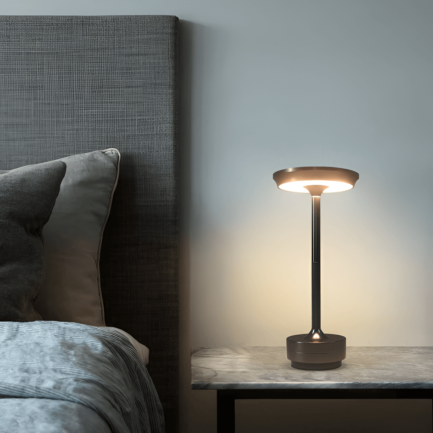 AmiGlow Laddningsbar Trådlös LED Bordslampa | Veska Svart