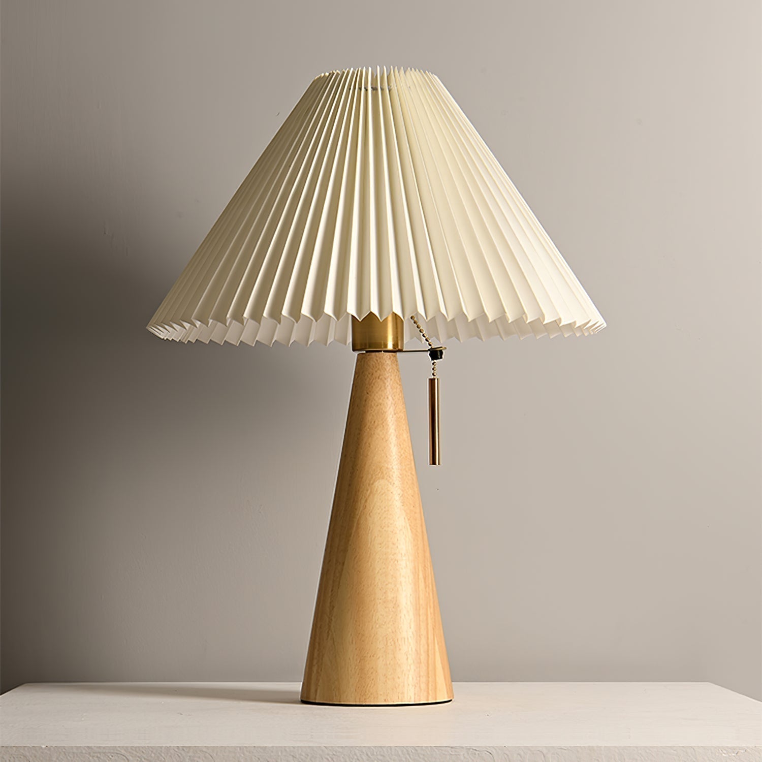 AntiqueRadiance – Elegant trä- och metallbordslampa | Veska