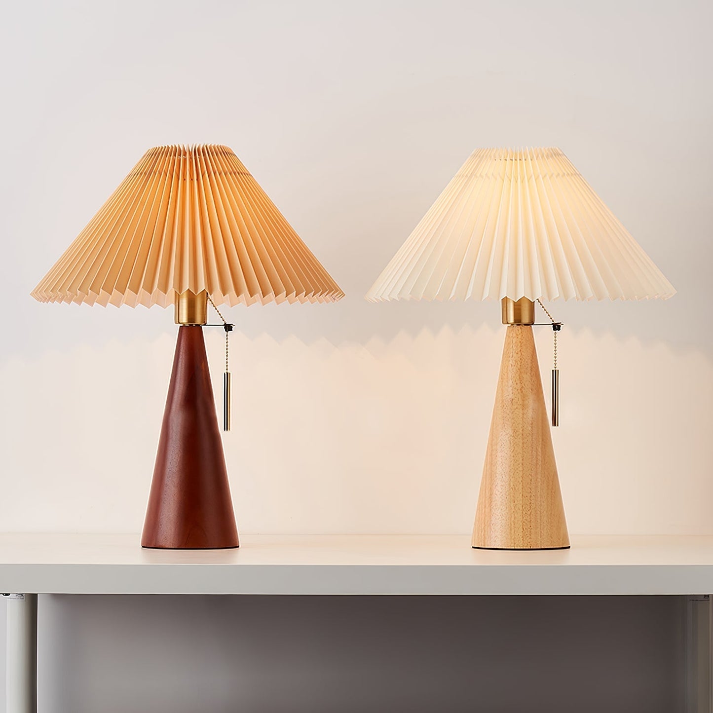 AntiqueRadiance – Elegant trä- och metallbordslampa | Veska