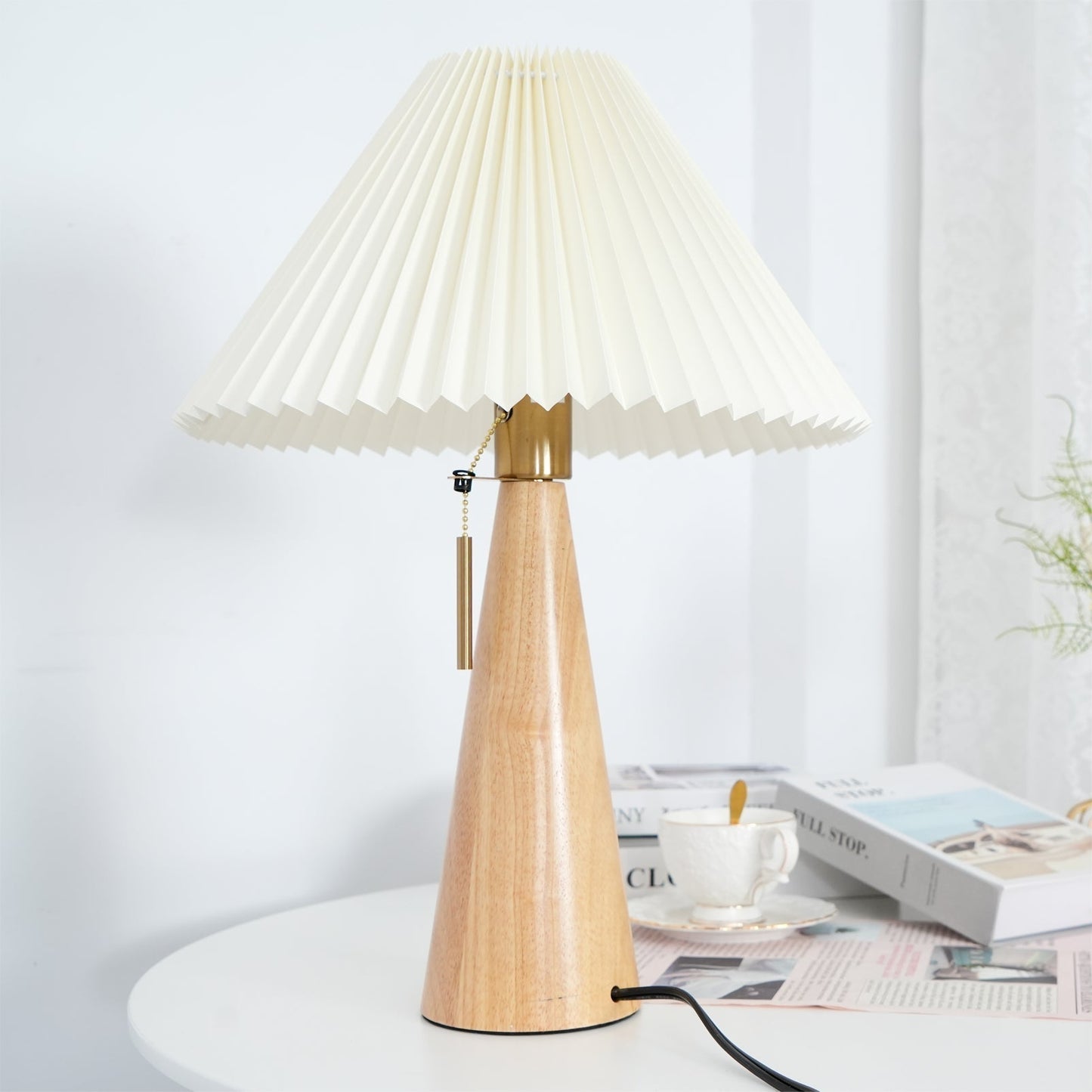 AntiqueRadiance – Elegant trä- och metallbordslampa | Veska