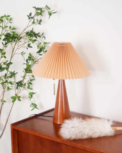 AntiqueRadiance – Elegant trä- och metallbordslampa | Veska