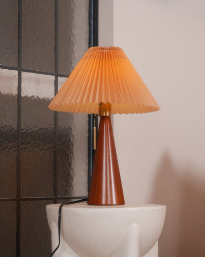 AntiqueRadiance – Elegant trä- och metallbordslampa | Veska