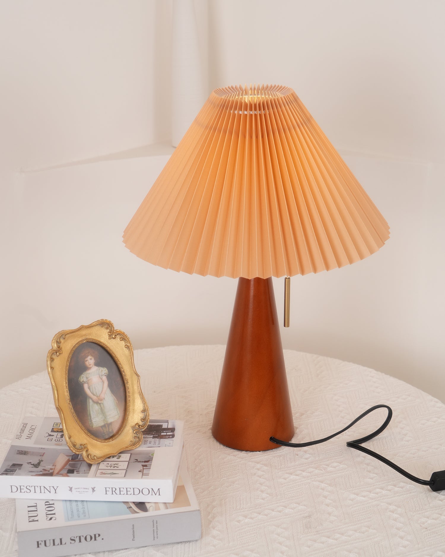 AntiqueRadiance – Elegant trä- och metallbordslampa | Veska