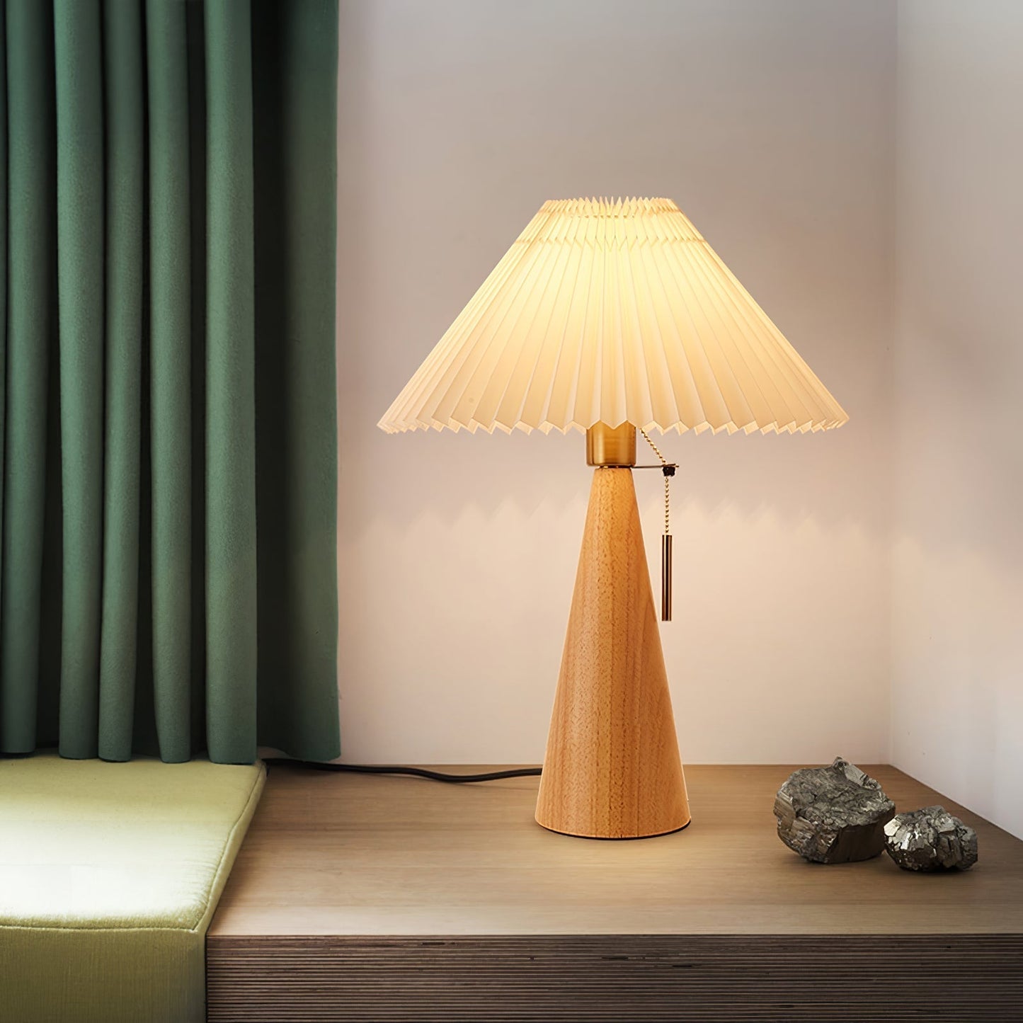 AntiqueRadiance – Elegant trä- och metallbordslampa | Veska