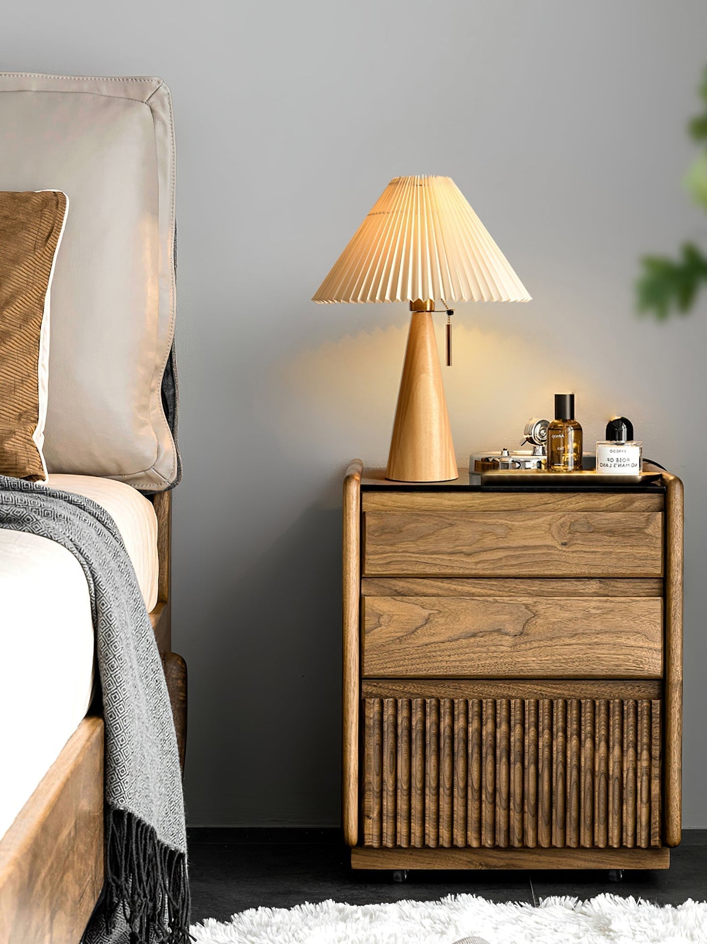 AntiqueRadiance – Elegant trä- och metallbordslampa | Veska