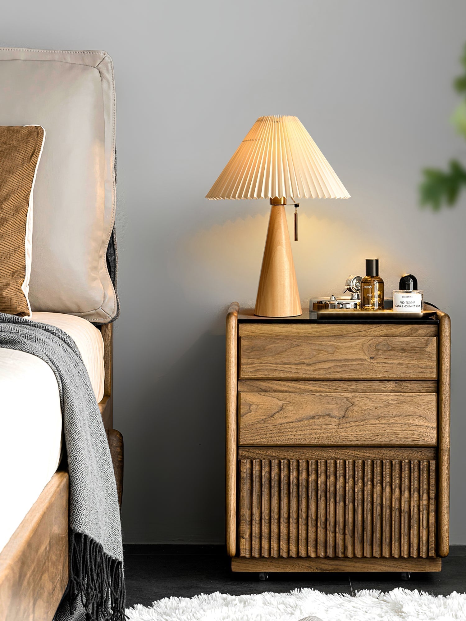AntiqueRadiance – Elegant trä- och metallbordslampa | Veska