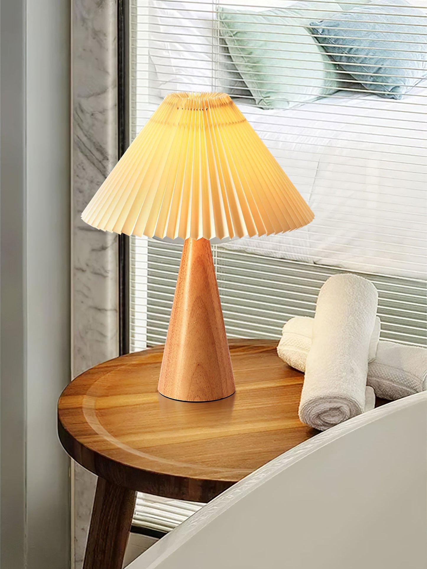 AntiqueRadiance – Elegant trä- och metallbordslampa | Veska