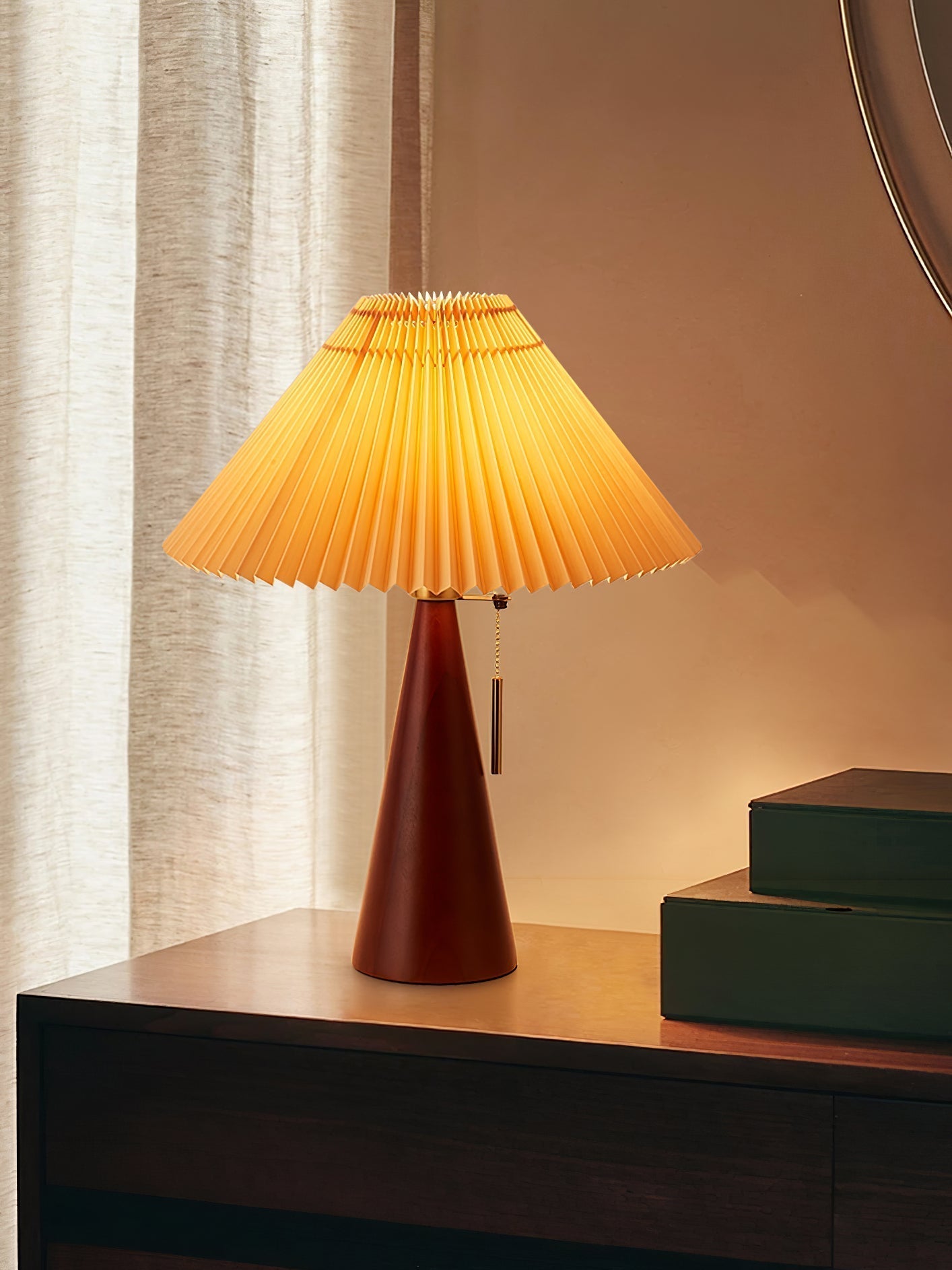 AntiqueRadiance – Elegant trä- och metallbordslampa | Veska