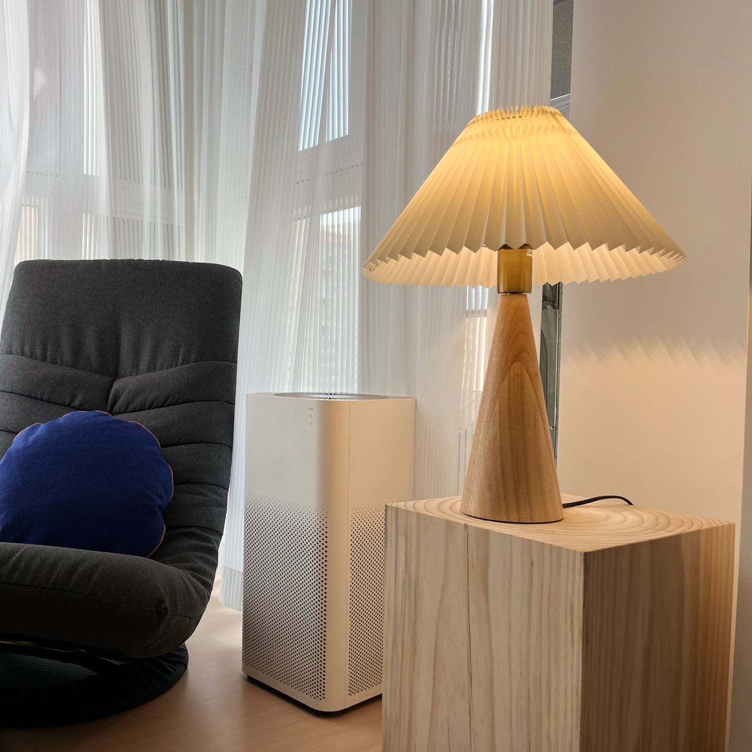 AntiqueRadiance – Elegant trä- och metallbordslampa | Veska