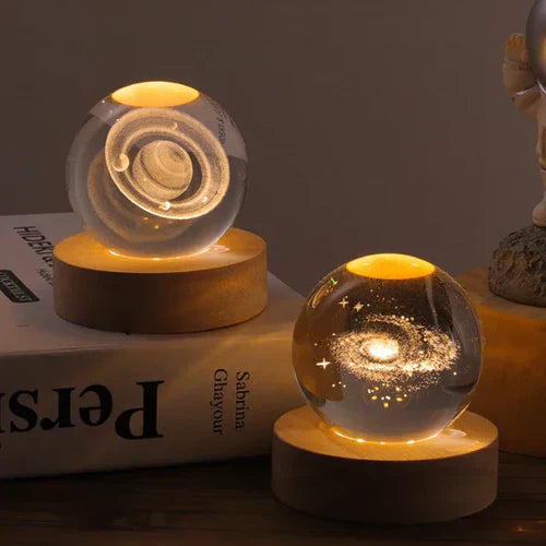 AstroGlobe 3D Lampa – Spherical Wooden Table Lamp with Warm LED Light and Planet Design | Veska