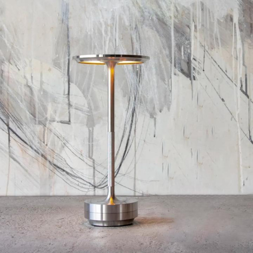 Bärbar Trådlös Bordslampa | Dimbar, Laddningsbar & Ideal för Inomhus- och Utomhusbruk | Veska