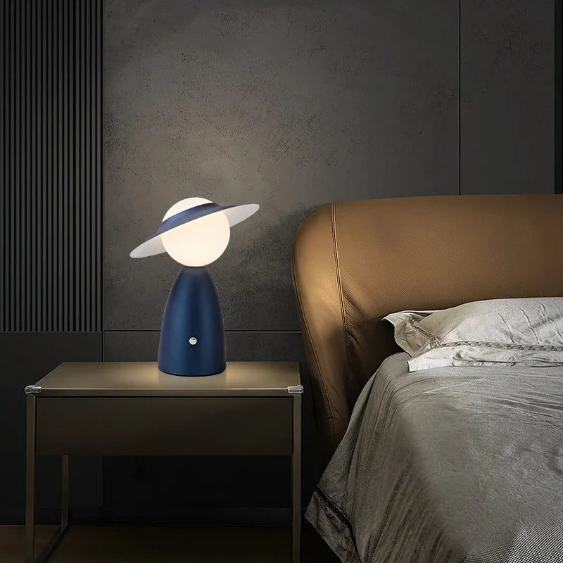 Batteri Bordslampa Man med Hatt | Veska