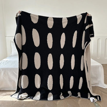 Blommig Sofffilt – Nordisk Fleecepläd | Veska Prickar 130x170cm