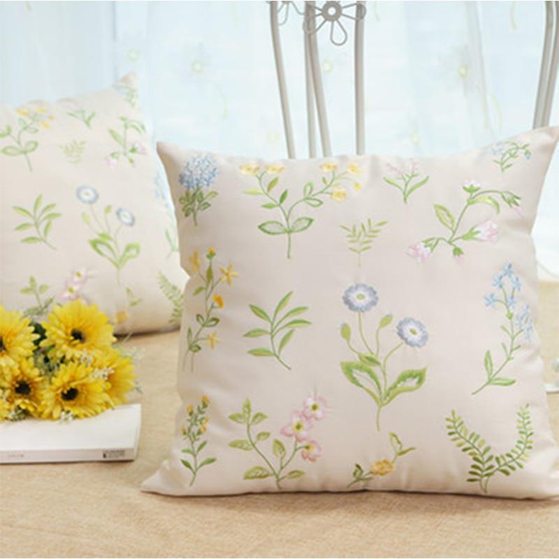 Blommigt Broderad Kuddeöverdrag | Veska C