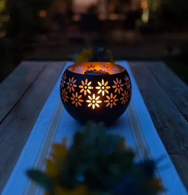 Blommönster Ljuslykta – Dekorativ LED Bordslampa för Stilig Belysning | Veska