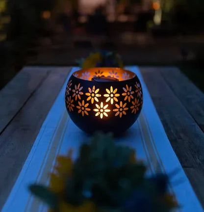 Blommönster Ljuslykta – Dekorativ LED Bordslampa för Stilig Belysning | Veska