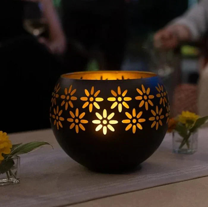 Blommönster Ljuslykta – Dekorativ LED Bordslampa för Stilig Belysning | Veska