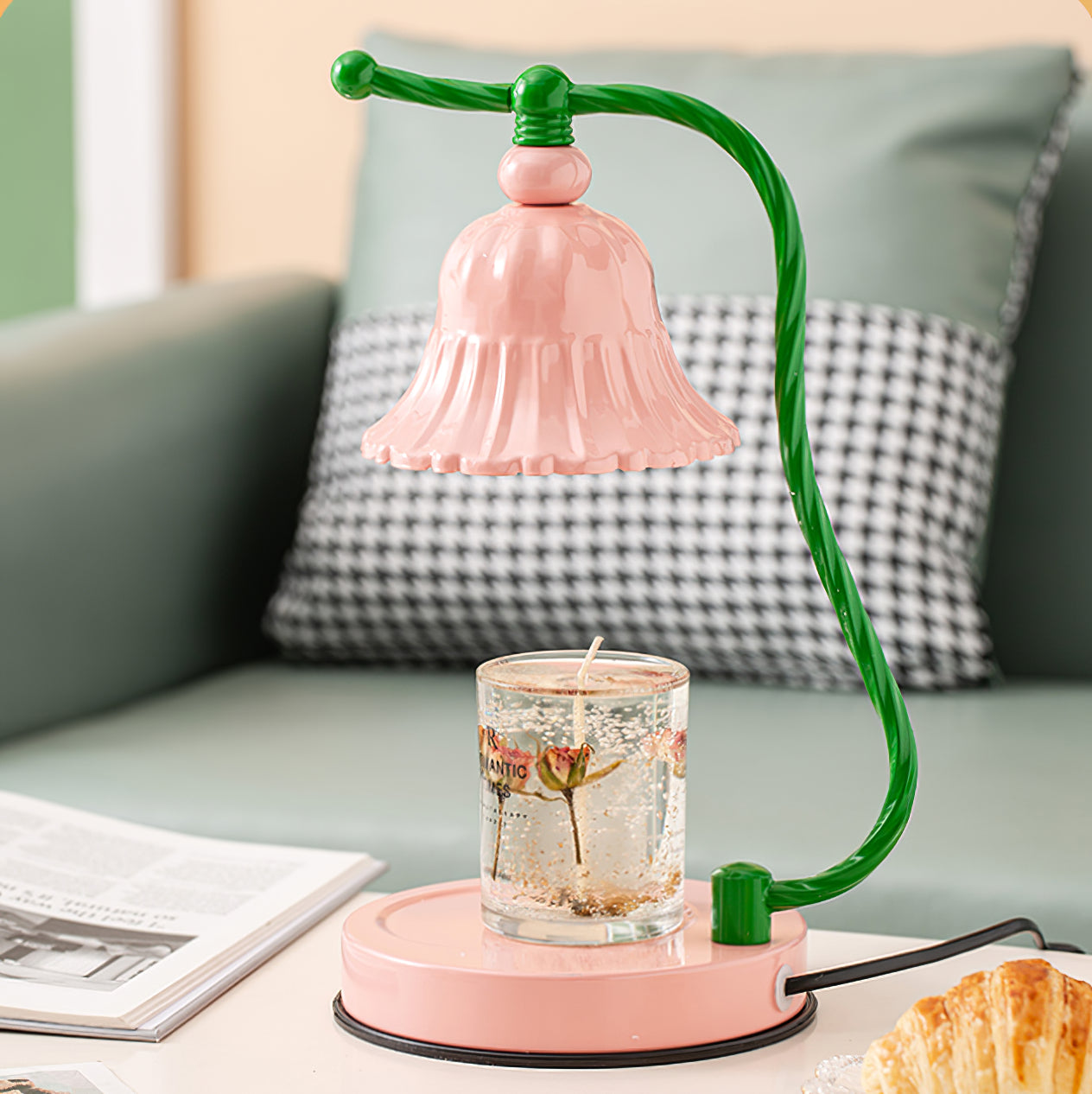 BloomAura – Charmig Rosa Glasbordslampa | Veska