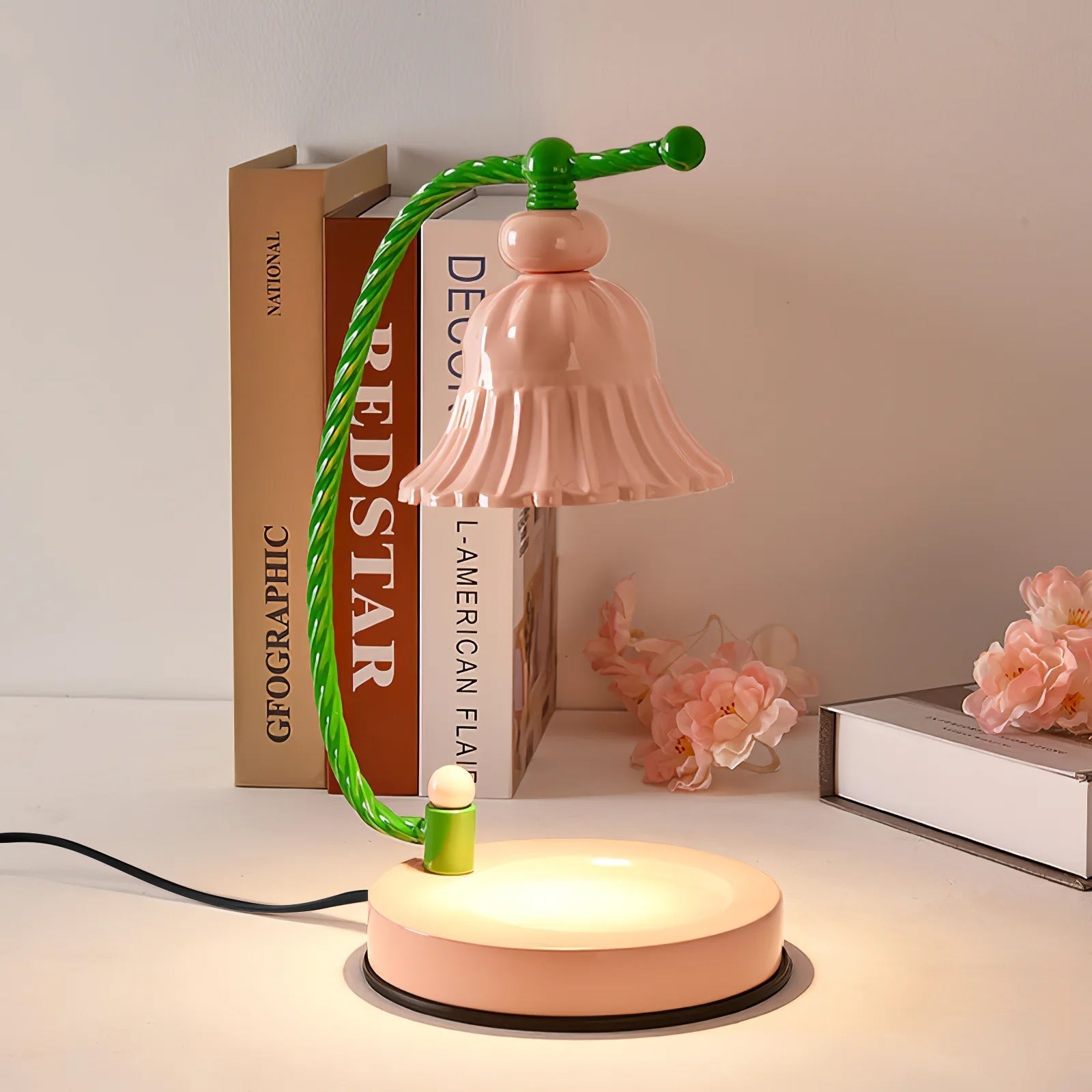 BloomAura – Charmig Rosa Glasbordslampa | Veska