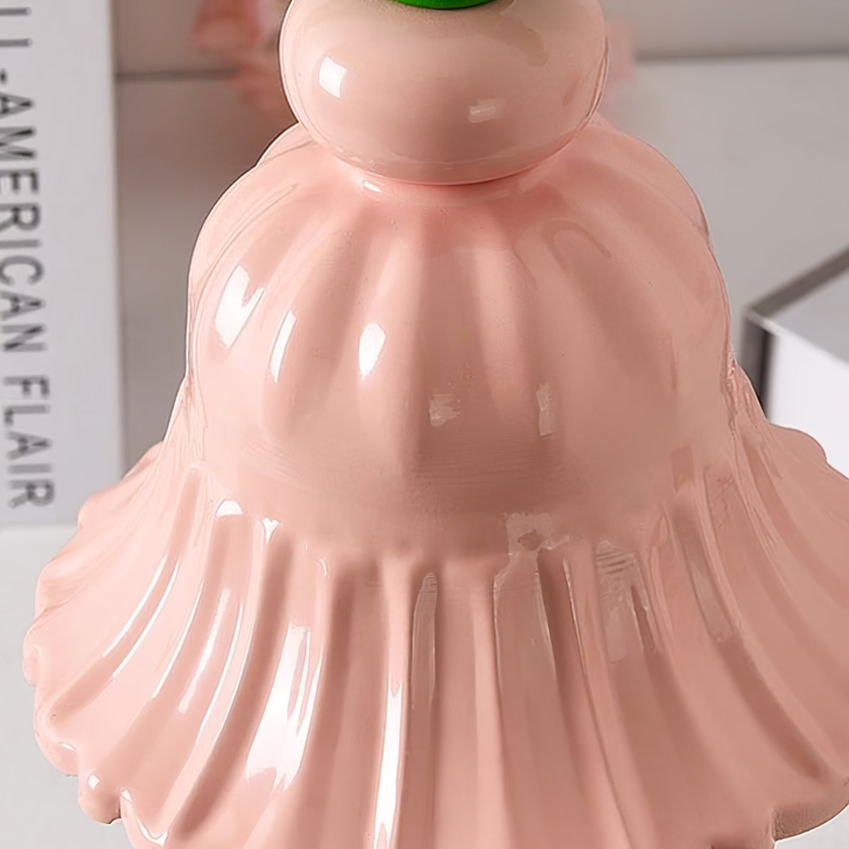 BloomAura – Charmig Rosa Glasbordslampa | Veska