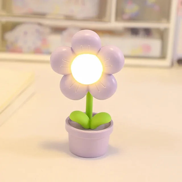 BloomAura – Elegant Petite Blomsterbordslampa för Mjuk Belysning | Veska Lila